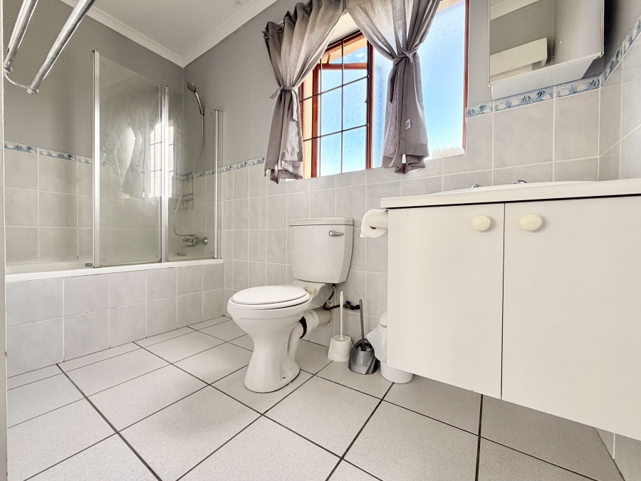 3 Bedroom Property for Sale in Sandbaai Western Cape